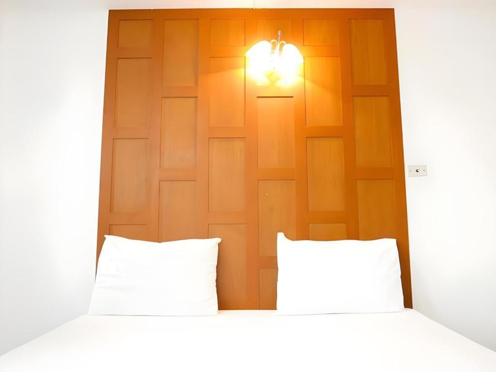 New Siam Guest House Bangkok Exterior photo