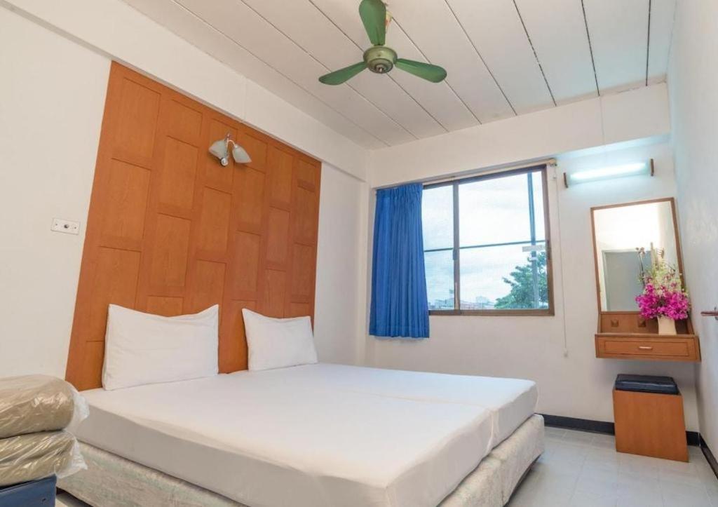 New Siam Guest House Bangkok Exterior photo